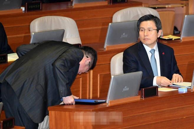 김경진 황교안.jpg