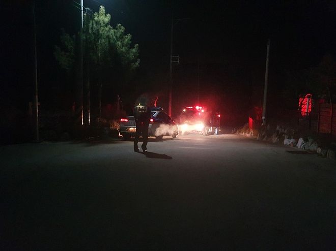 시골에는 밤에 개 줄 풀어 주는 집들이 좀 있습니다