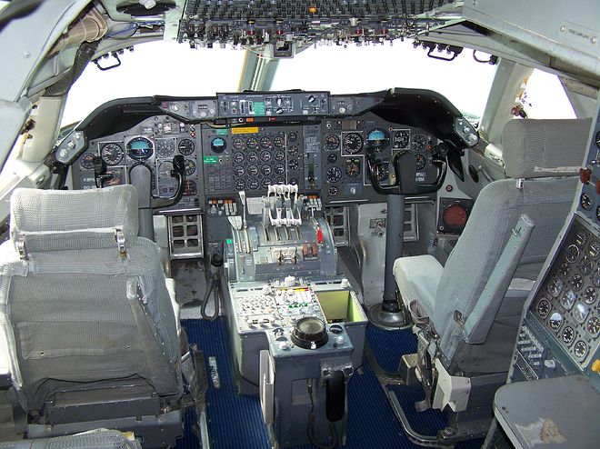 747_Cockpit_Mus&eacute;e_de_l'air_et_de_l'espace_2009.jpg