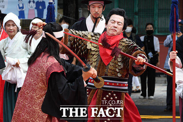 칼이 잘 안 뽑히지만...