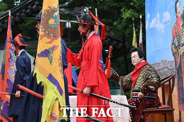 적들을 물리처라!... 행주대첩 속 허경영 장군(?)