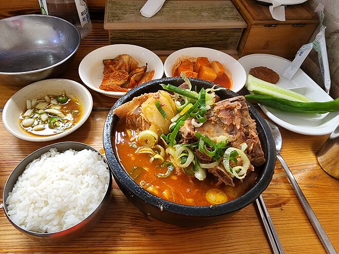 (맛집비교) 성수동 소문난 감자탕 vs 가나안뼈해장탕 - DPrime