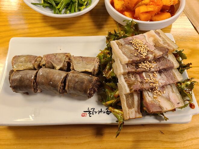 고속터미널, 순대실록에서 순대국 한그릇 하고 갑니다. - DPrime 고속터미널,  순대실록에서  순대국 한그릇 하고 갑니다. - DPrime