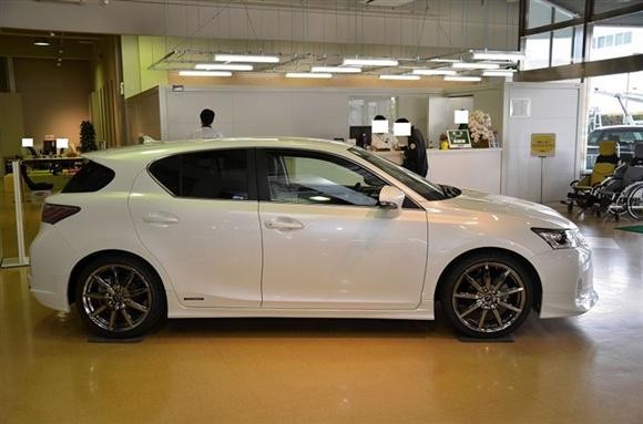 [LEXUS] CT200h 구경하고 왔습니다