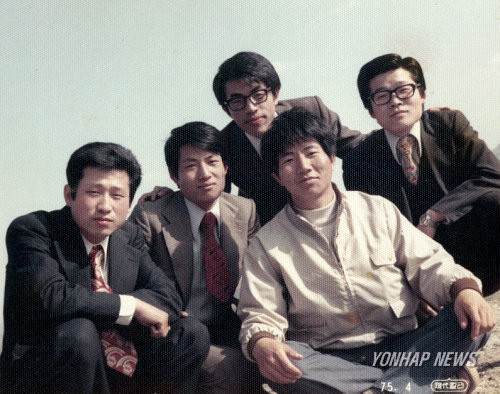 노무현..그에게는 넥타이와 양복살돈이 없었다.