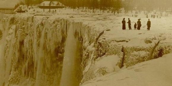 [중복자료] 1911년 완전히 얼어붙은 나이아가라 폭포 사진