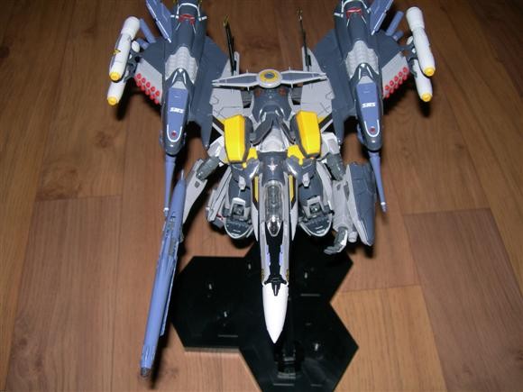 [완성작] VF-25 오즈마기 아머드 팩 완성샷 입니다