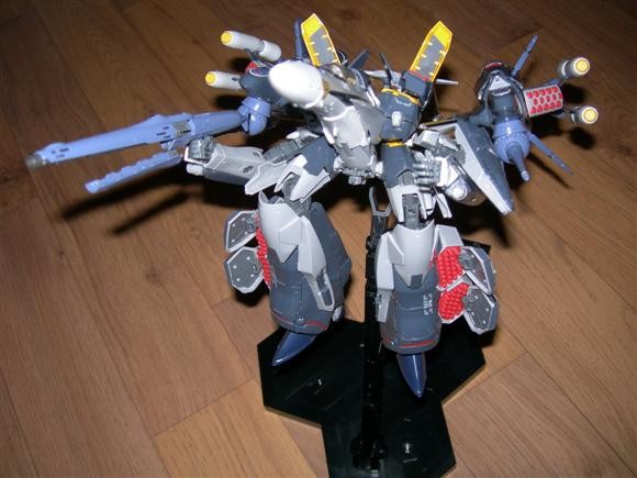 [완성작] VF-25 오즈마기 아머드 팩 완성샷 입니다