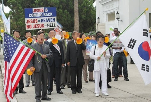 [국제적망신] 美 할리우드에 나타난 &lsquo;예수천국&middot;불신지옥&rsquo;