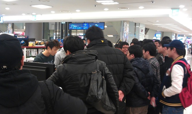 [아이러니] Sony PSVita 안 산다고 해도....다들 사는군요.