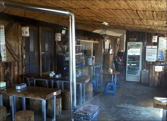 [영남대본관] 뒷편의 까치둥지 식당