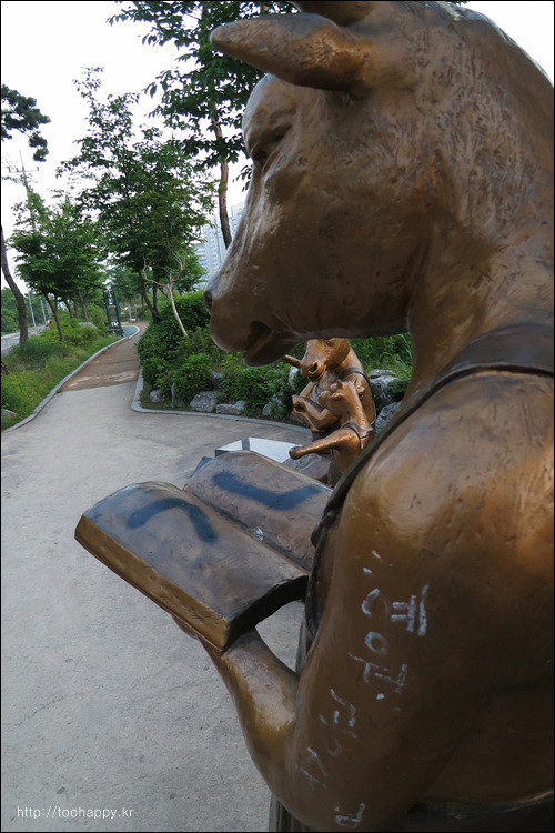 [사진] '소선생님 뭘 읽나...봤더니..'