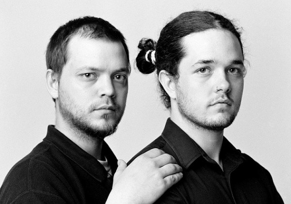 [잡담] 사진작가 Brunelle 의 쌍동이 사진 프로젝트