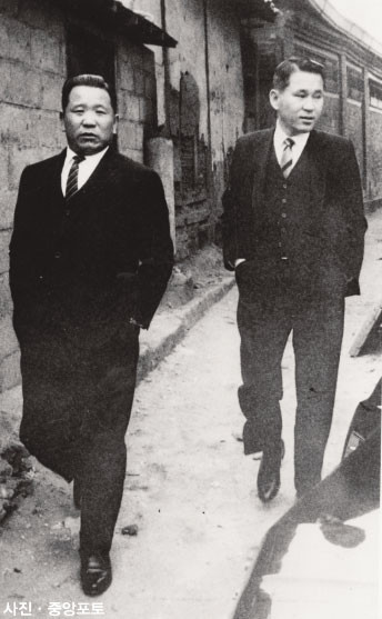 [간 단 히] 남재준을 못 내치는 이유