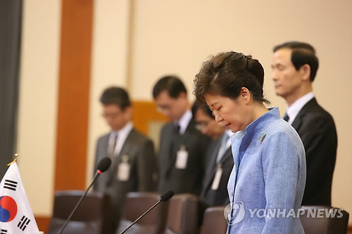 [독야청청] 아무리 봐도 이런 복장은 아니지싶습니다.