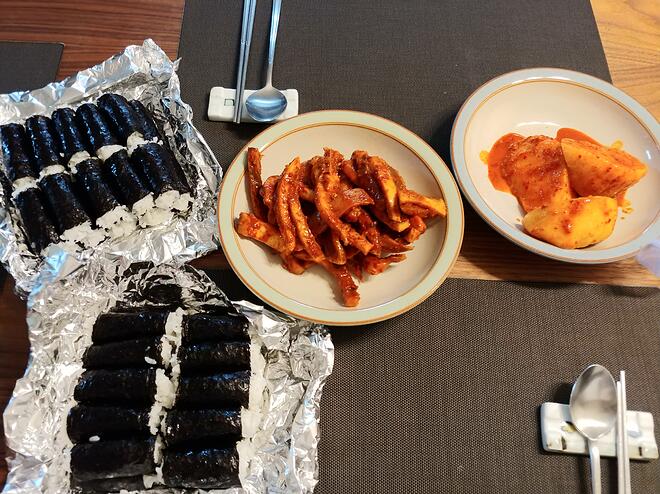 맛집과 동네이야기(81) 서울 잠원동 충무할매김밥과 반포쇼핑타운 - DPrime