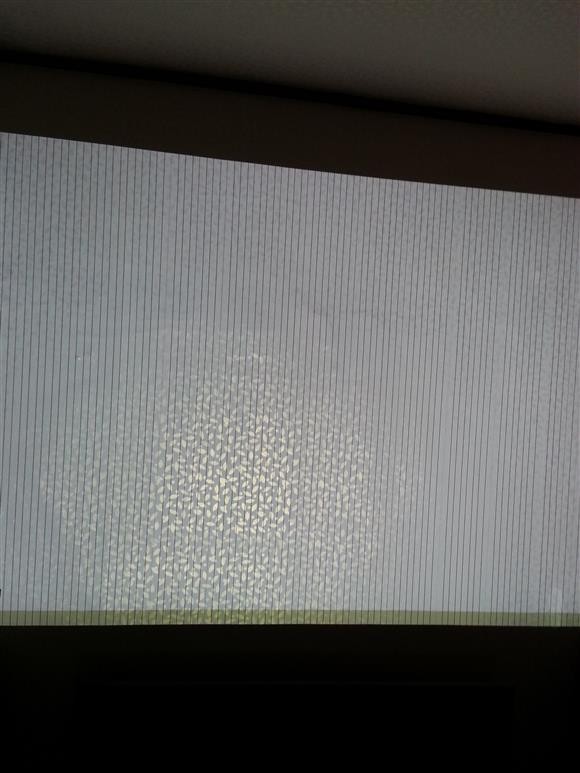 [질문] 플젝 영상 화면에 줄이 생겼어요. (옵토마 HD23 입니다)