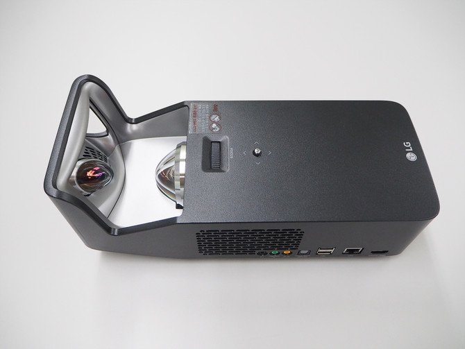 [정보] LG 초단초점 미니빔 PF1000U 소개