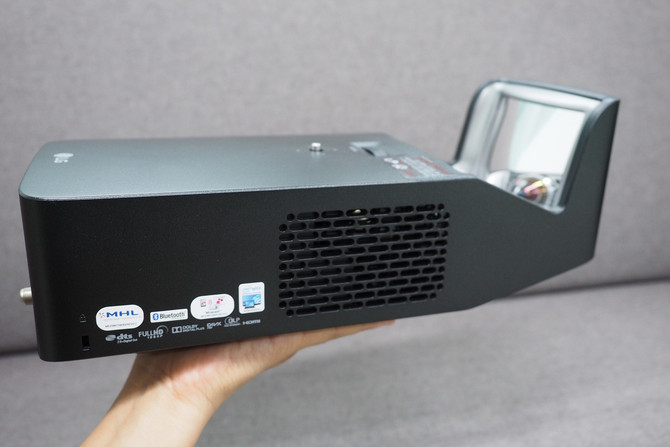 [정보] LG 초단초점 미니빔 PF1000U 소개