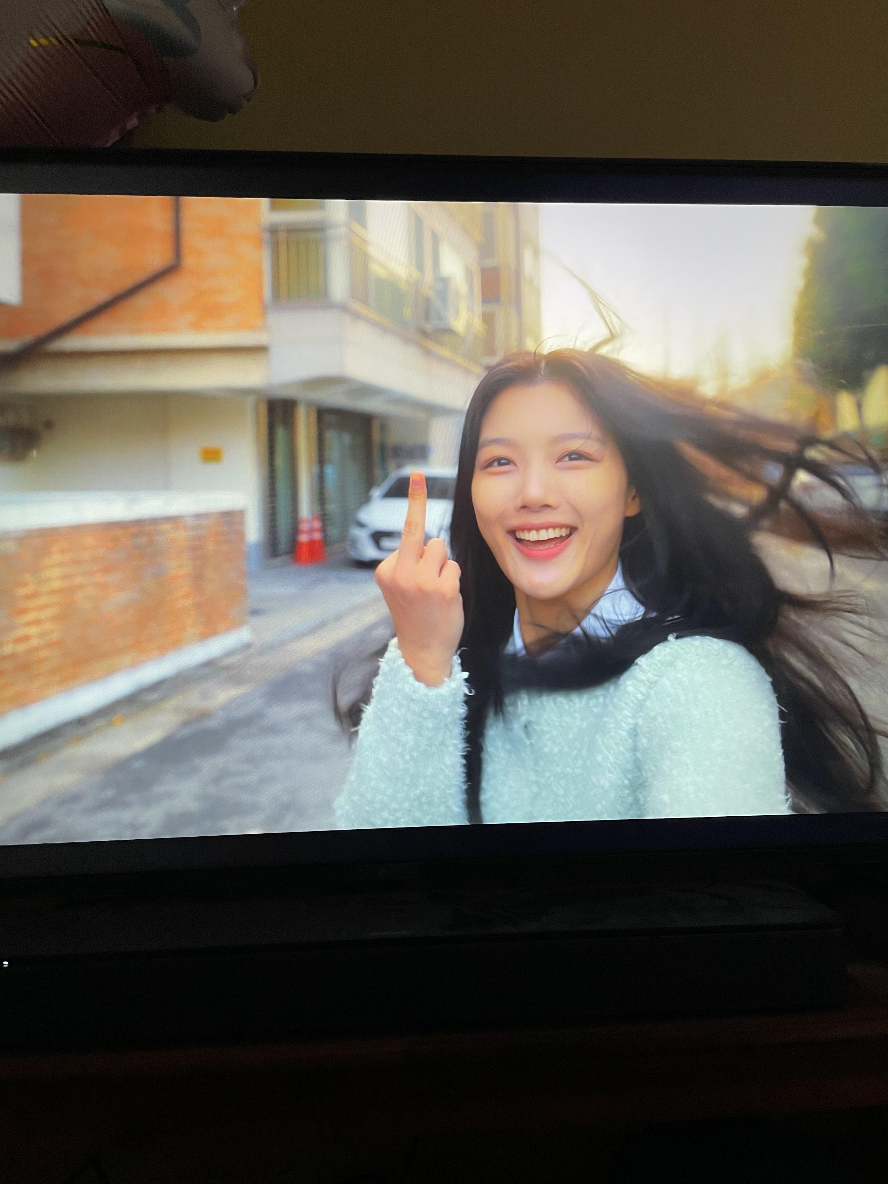 처음보는 해맑은 뻐큐 (feat.닭강정) - DVDPrime 영화‧시리즈 게시판