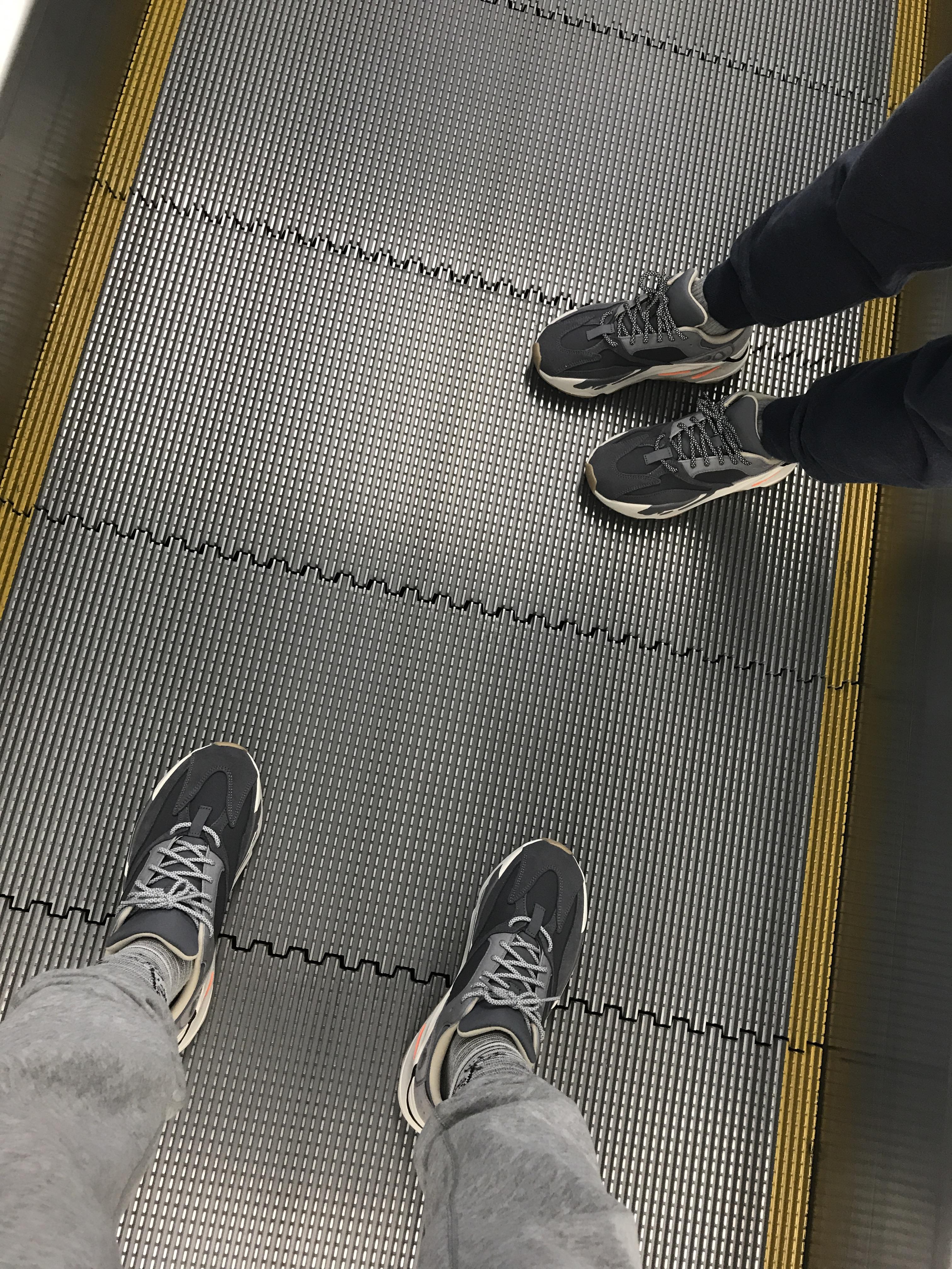 이지부스트700 마그넷 커플슈 - 풋셀 커뮤니티