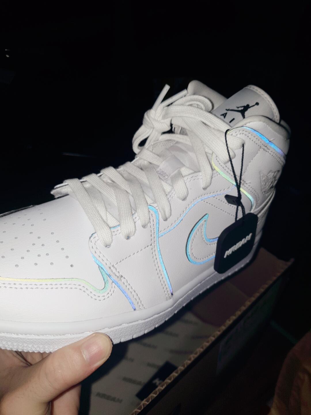 오늘받은 이리디센트 리플렉티브 입니다. - 풋셀 커뮤니티