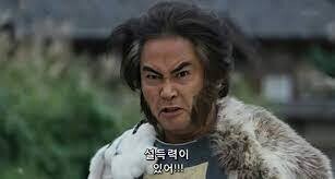 늦은 밤, 차도에 나와서 택시 잡는 이유