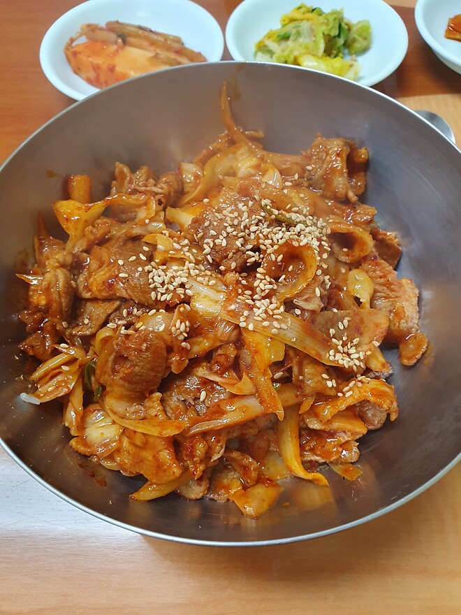 김밥천국 같은 분식집 가면 초이스 1순위는 무엇인가요