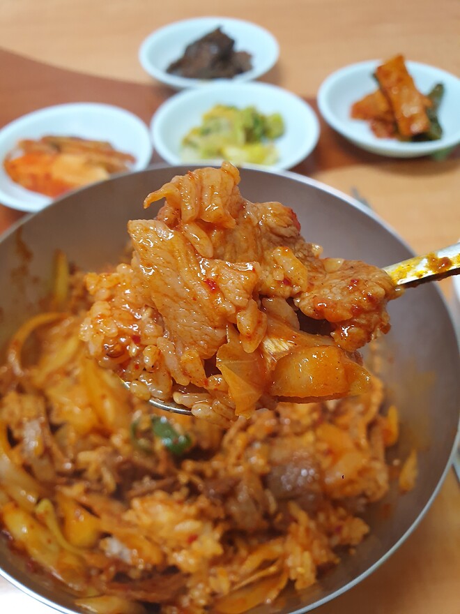 김밥천국 같은 분식집 가면 초이스 1순위는 무엇인가요