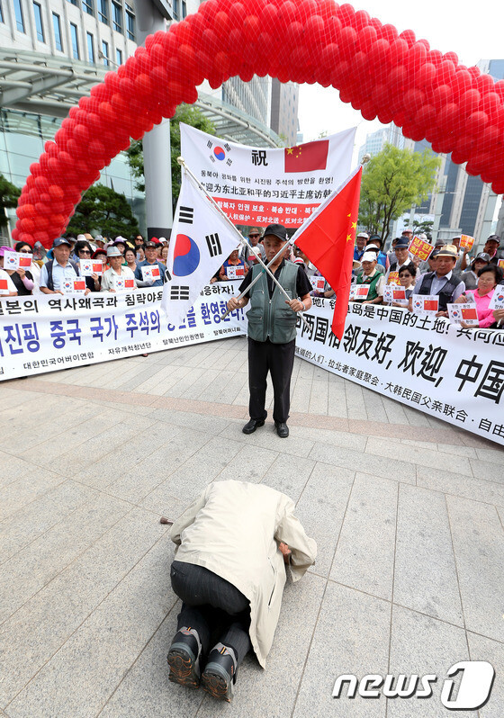 민주당이 대한민국을 중국한테 갉아 먹히게 한다는데 뭘보고 그런건가요?