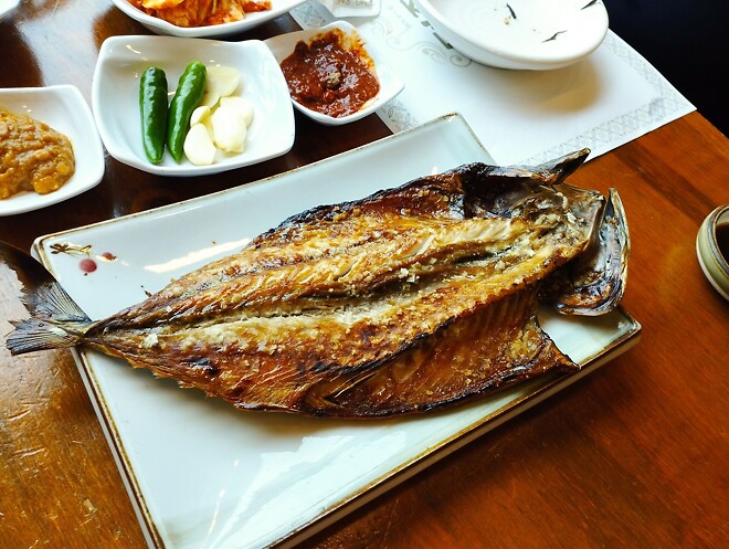 고등어구이. 어느 방향을 선호하십니까?