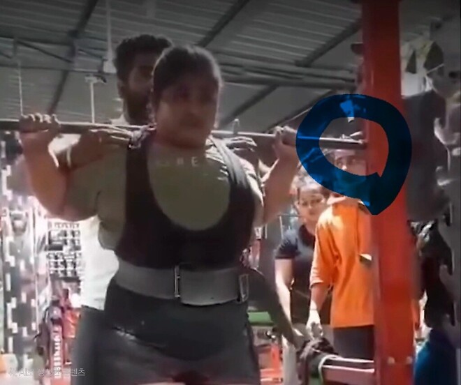 스쿼트하다 사람이 또 죽었네요.