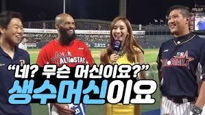 흑형이 긴 몽둥이로 여자 목 끝까지