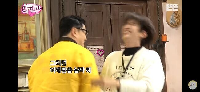 혼자있는 여자랑 합석하는 방법.gif