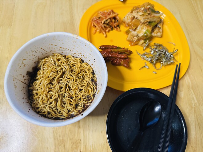 동네산 가려다가 타죽을것 같아서 혼술