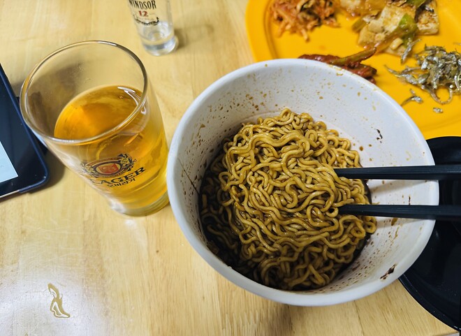 동네산 가려다가 타죽을것 같아서 혼술