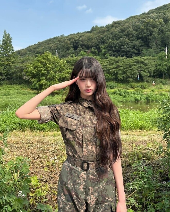 군복 입은 장원영