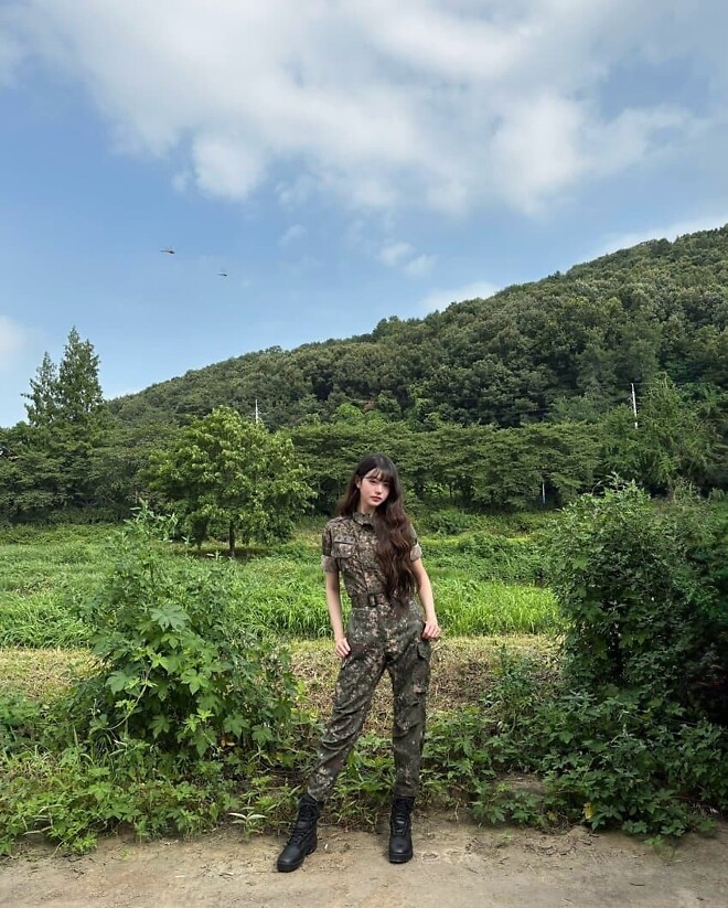 군복 입은 장원영