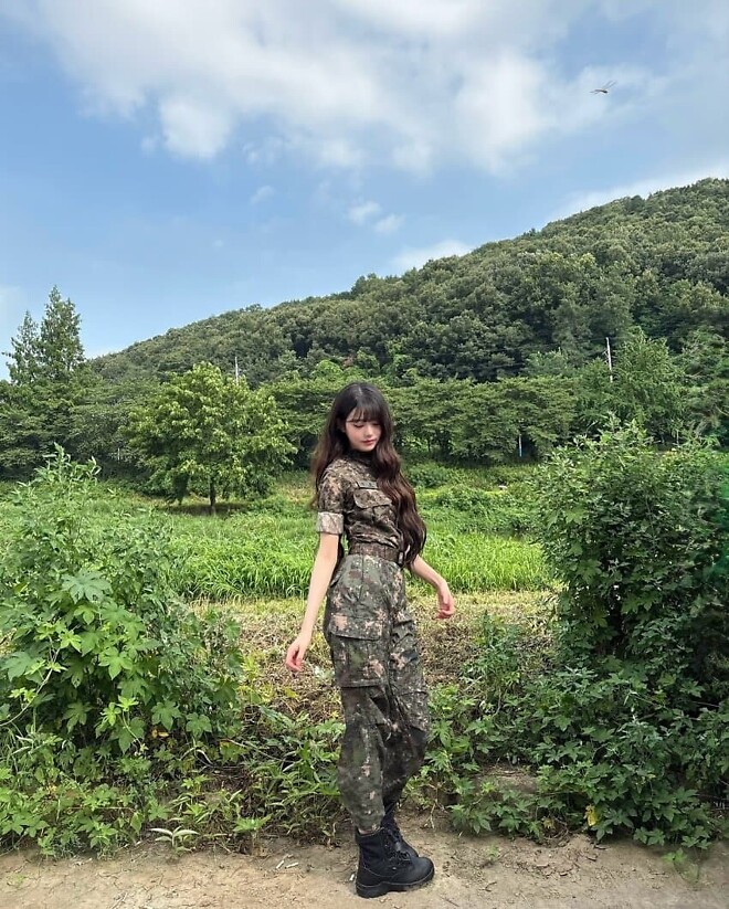 군복 입은 장원영