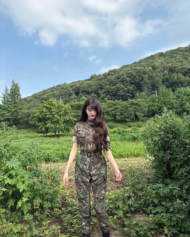 군복 입은 장원영