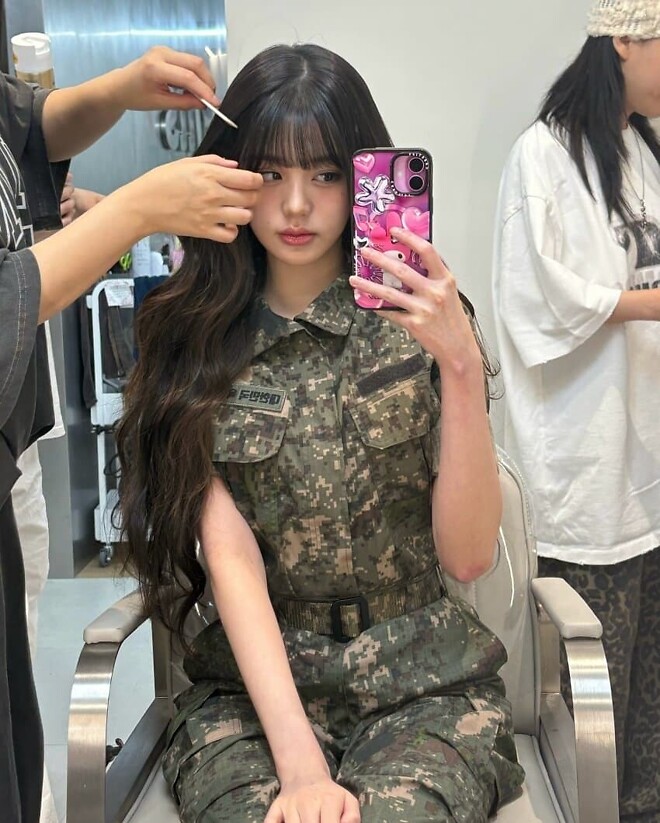 군복 입은 장원영