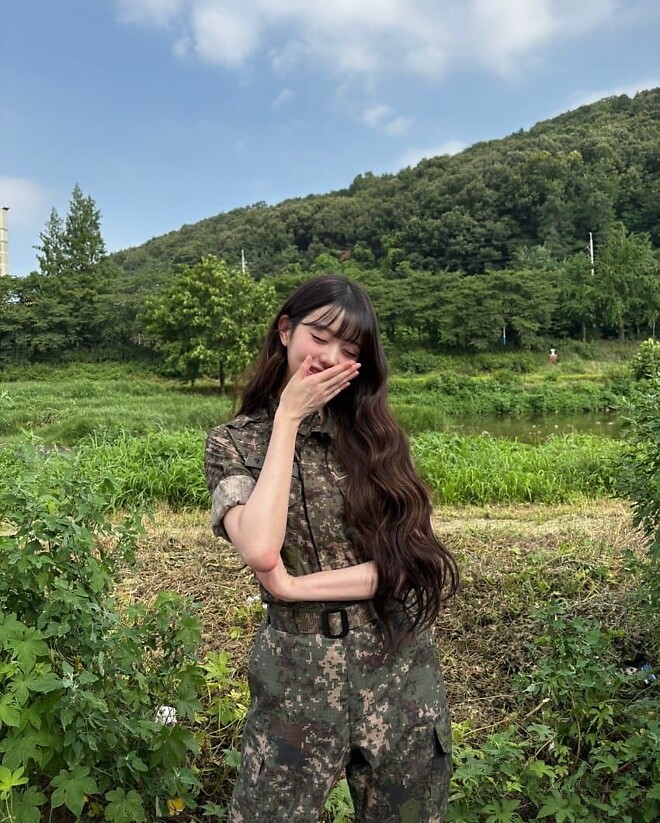 군복 입은 장원영