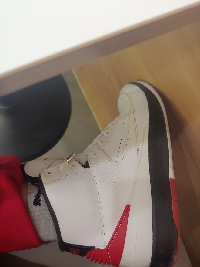 미드나 하이탑 신는데 복숭아뼈 쪽에 통증이 생기네요.