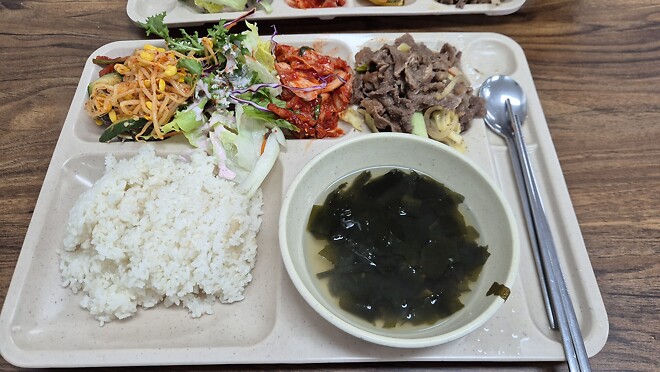 오늘은 인력소개로 공장에 일일알바로 출근했다.