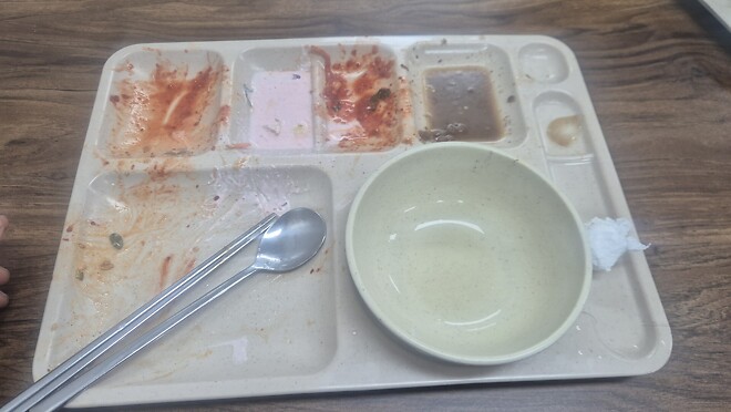 오늘은 인력소개로 공장에 일일알바로 출근했다.