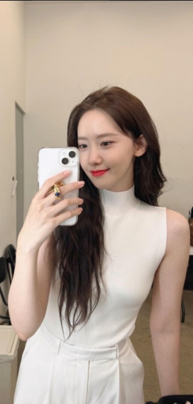 1990년생 윤아 - 걸그룹 센터의 교과서