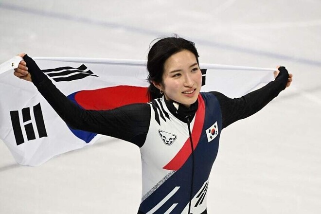 김길리 첫 올림픽에서 2관왕, 최민정 한국 역대 동&deg;하계 올림픽 최다 메달 신기록 수립