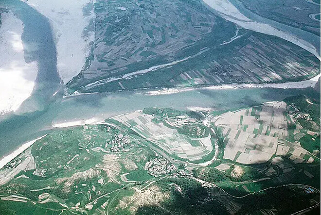 역사 탐구: 본래 강북이었던 섬이 중심이 되기까지