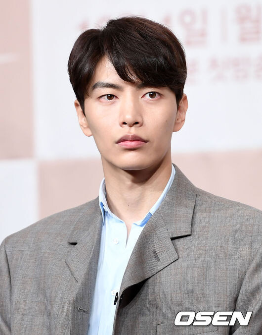 이민기랑 서강준 중에 누가 더 잘생겼나요?