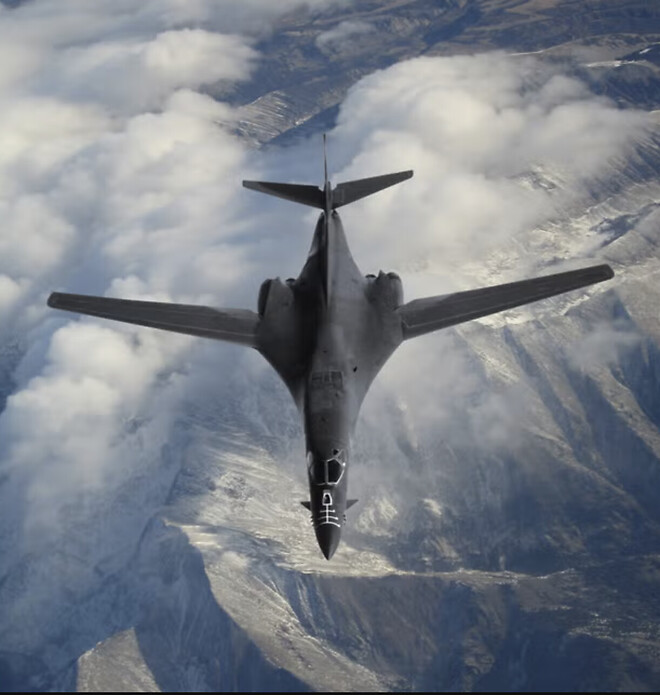 B-1 초음속폭격기는 비핵폭격기지만 전략무기네요.